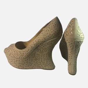 Gianni Bini nude platform wedges